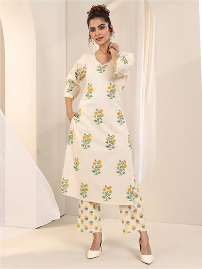 Women Floral Printed Regular Kurta with Trousers