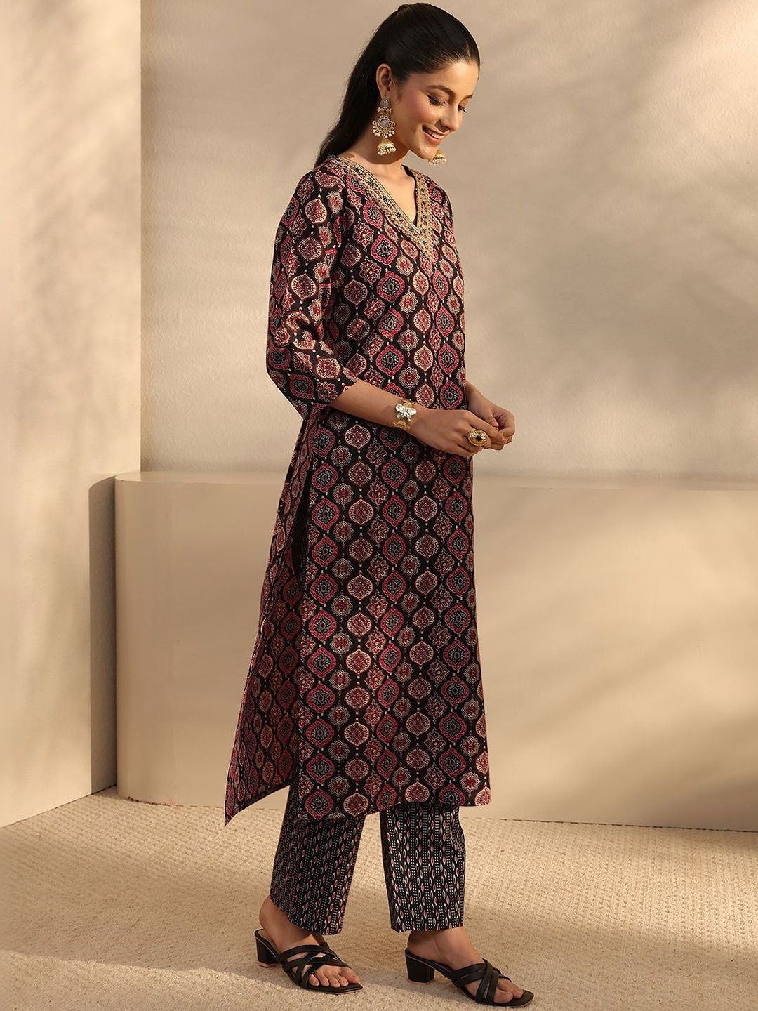 Women Ethnic Motifs Printed Regular Thread Work Kurta with Trousers & With Dupatta