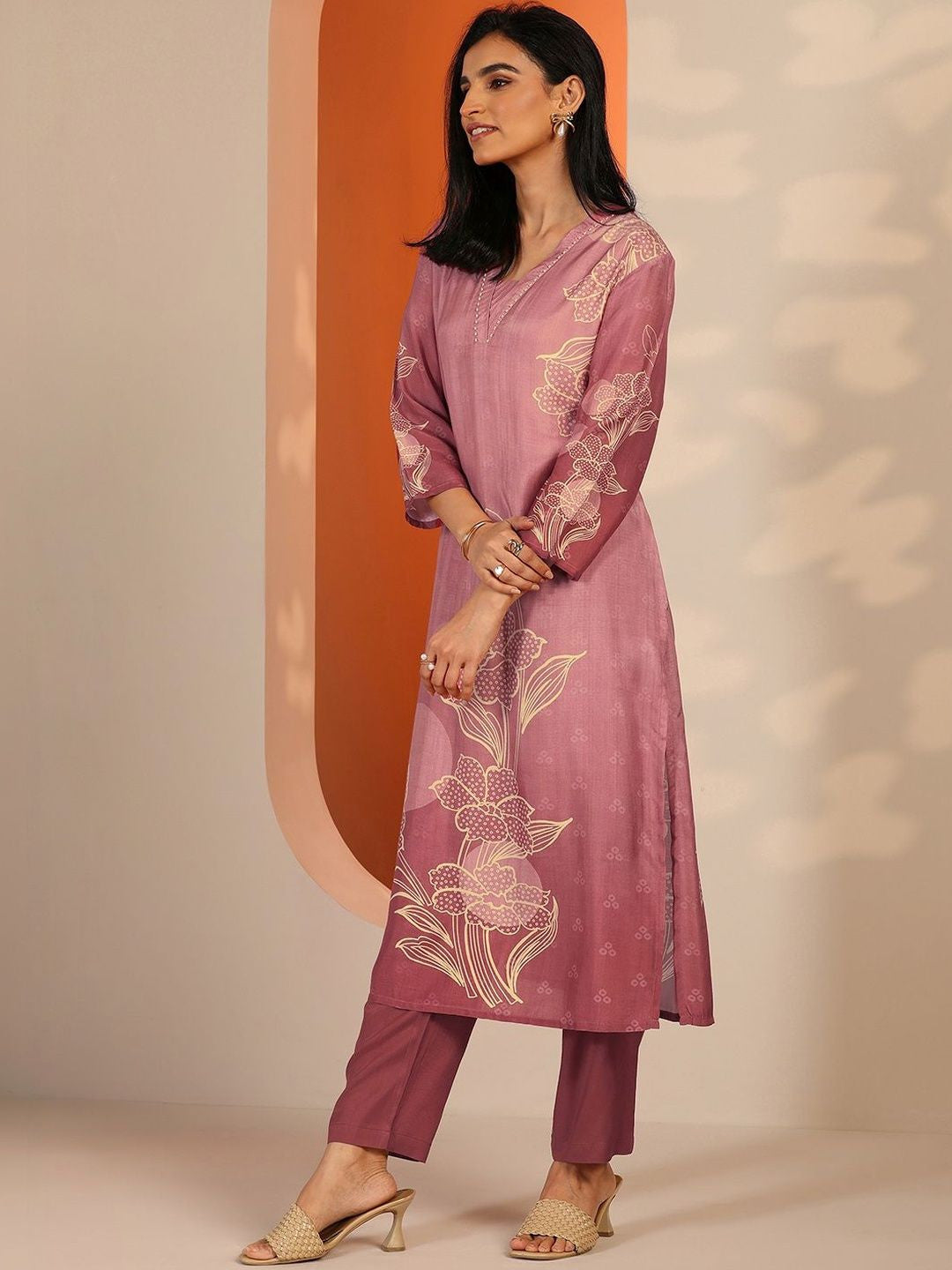 Women Floral Printed Regular Kurta with Trousers & With Dupatta