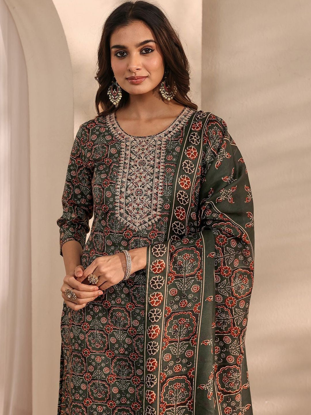 Women Ethnic Motifs Printed Regular Thread Work Kurta with Trousers & With Dupatta