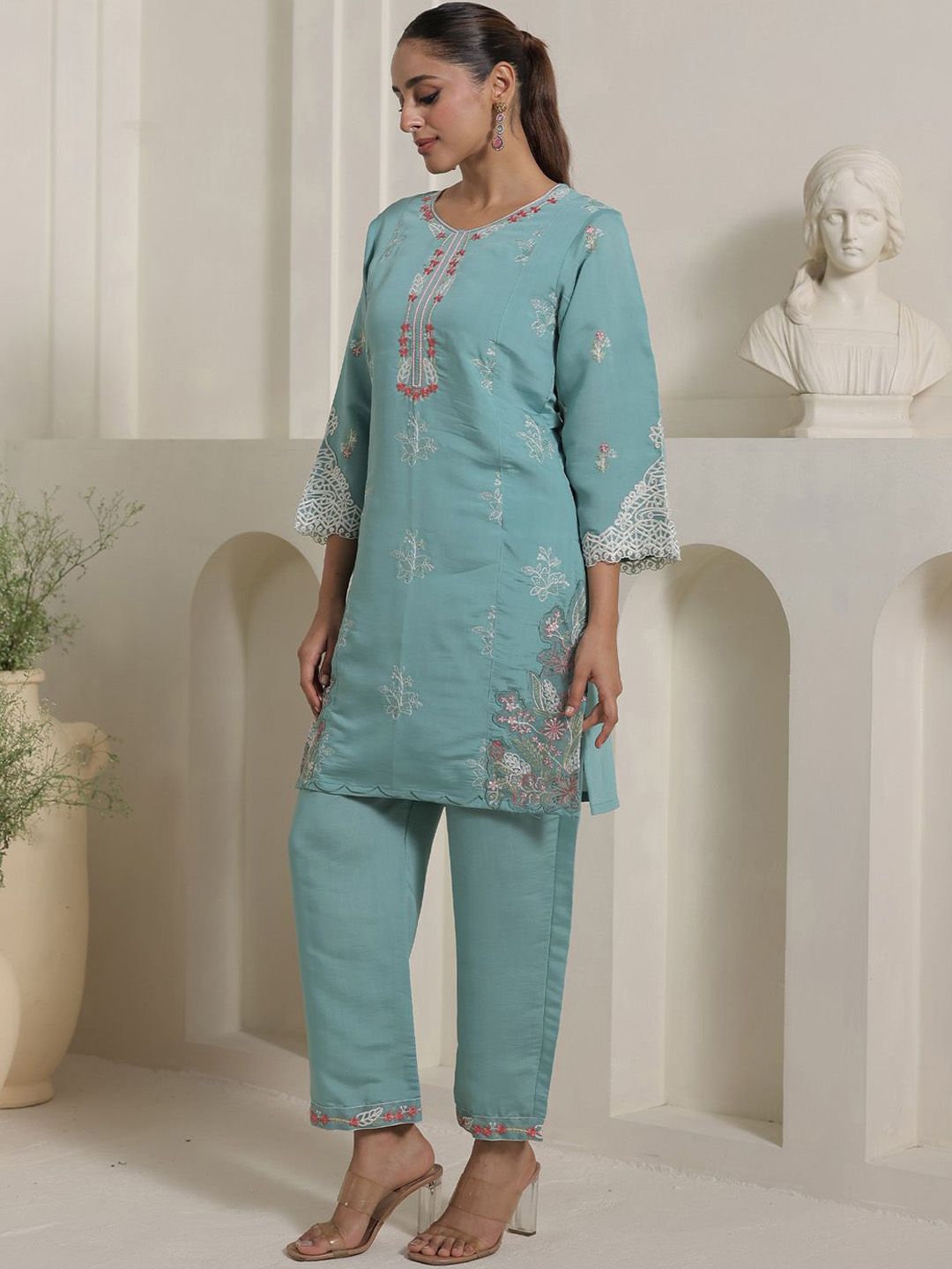Dhiyona IE Women Embroidered Tunic & Trouser Co-Ord Set