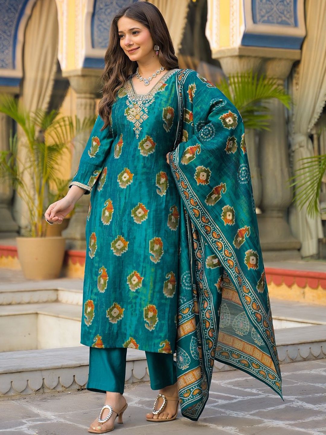Dhiyona KL Women Ethnic Motifs Embroidered Regular Kurta with Trousers & With Dupatta
