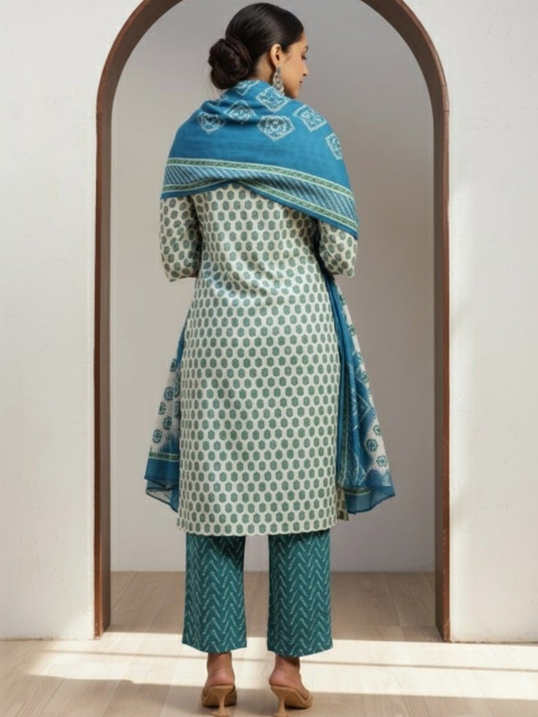 Women Ethnic Motifs Printed Regular Kurta with Trousers & With Dupatta