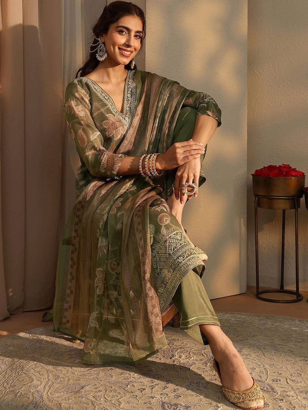 Women Floral Printed Regular Thread Work Kurta with Trousers & With Dupatta