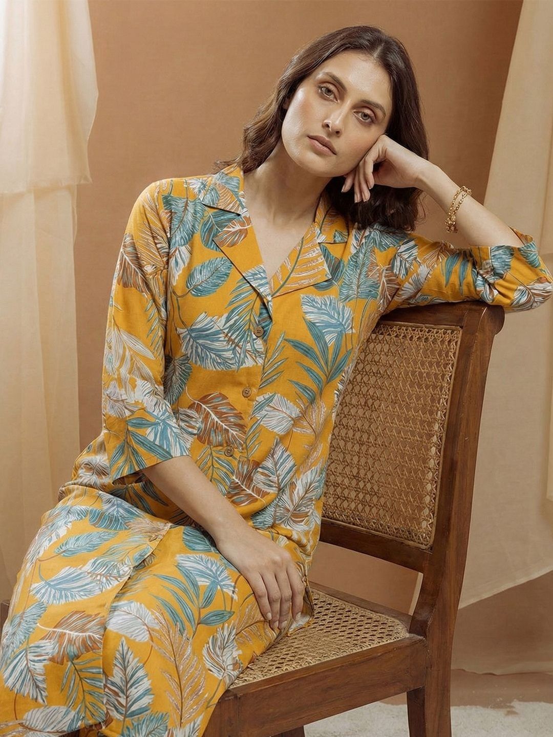 Dhiyona CH Women Floral Printed Regular Kurta with Trousers