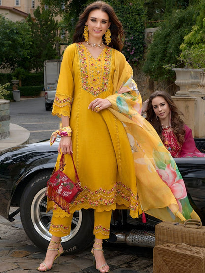 Women Floral Embroidered Regular Thread Work Kurta with Trousers & With Dupatta