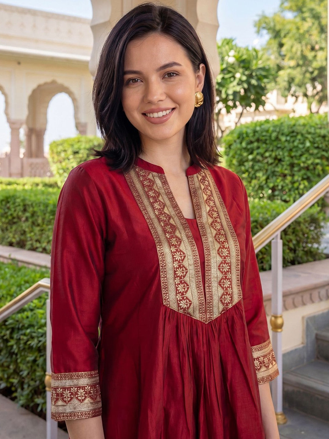 Women Ethnic Motifs Embroidered Empire Thread Work Liva Kurta with Trousers