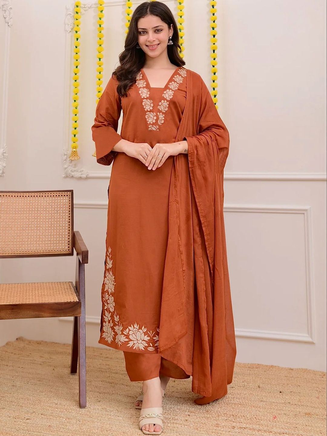 Dhiyona KL Women Floral Embroidered Regular Thread Work Kurta with Palazzos & With Dupatta
