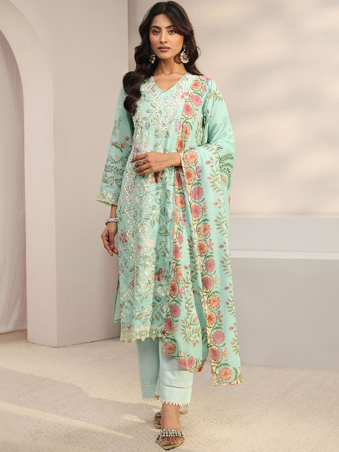 Women Floral Printed Regular Thread Work Kurta with Trousers & With Dupatta