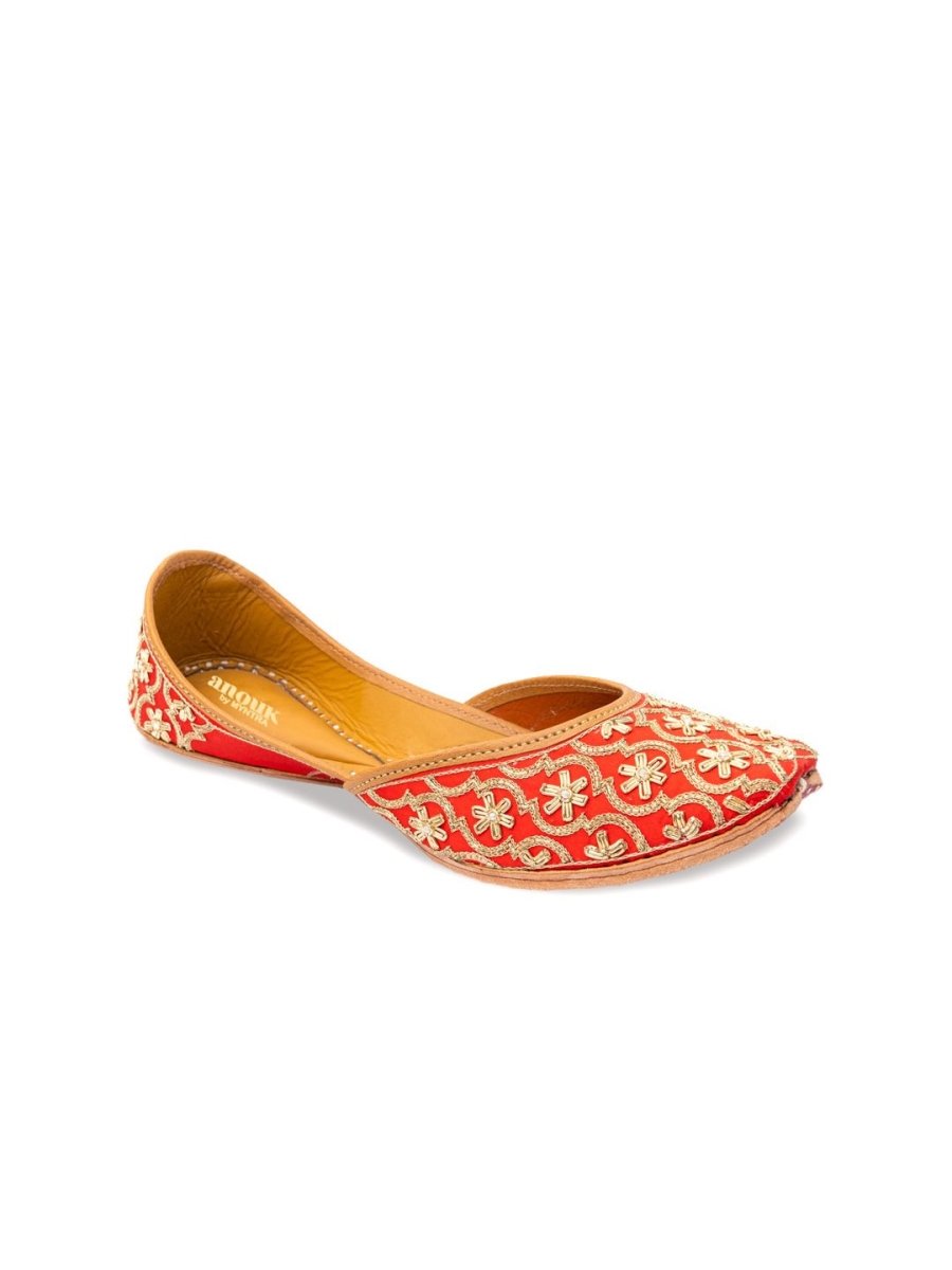 Dhiyona AK Red And Gold-Toned Embroidered Ethnic Mojaris