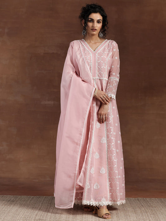 Floral Embroidered V-Neck Three-Quarter Sleeves Thread Work Kurta Set