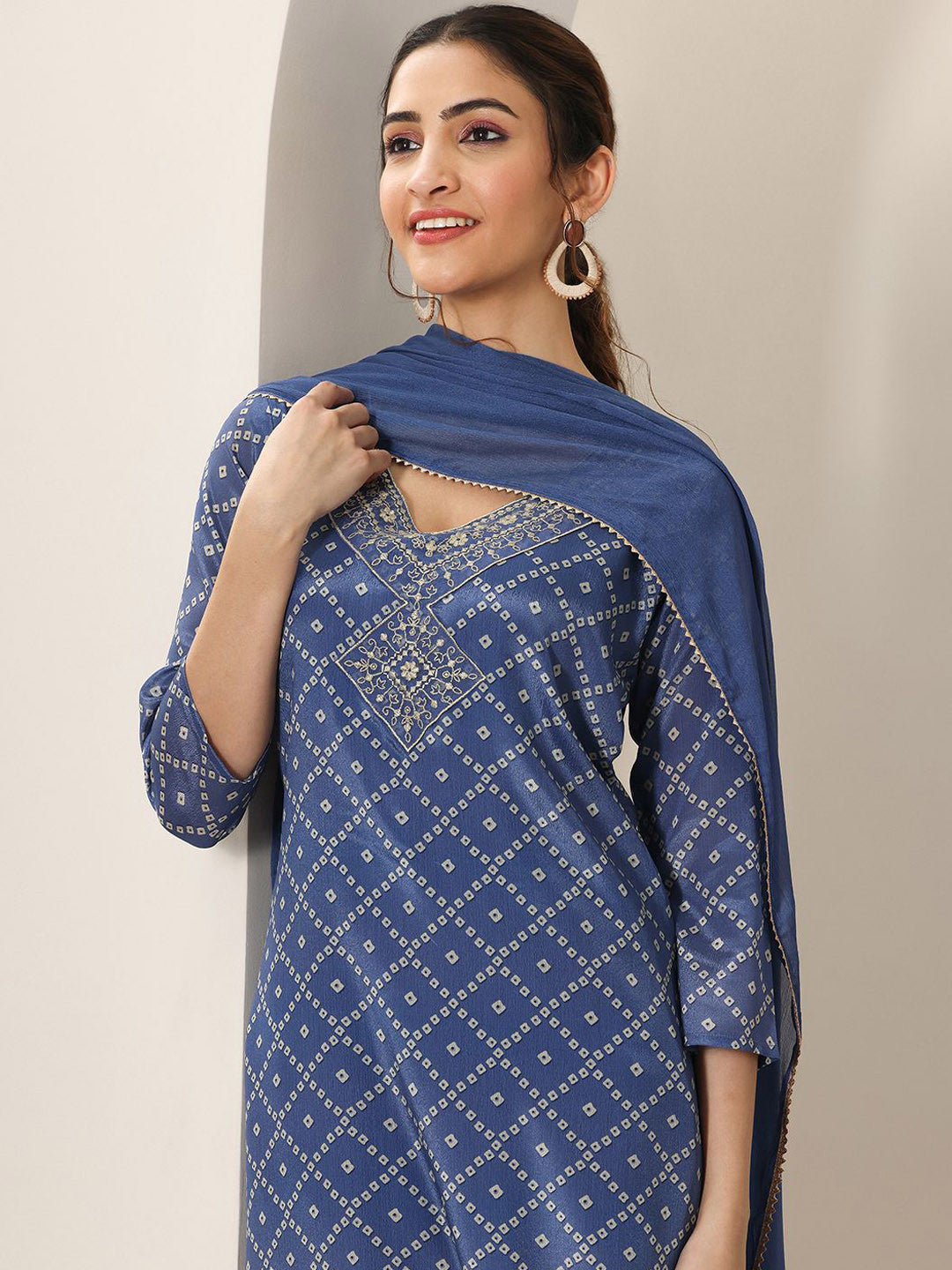 Women Bandhani Printed Regular Thread Work Kurta with Trousers & With Dupatta