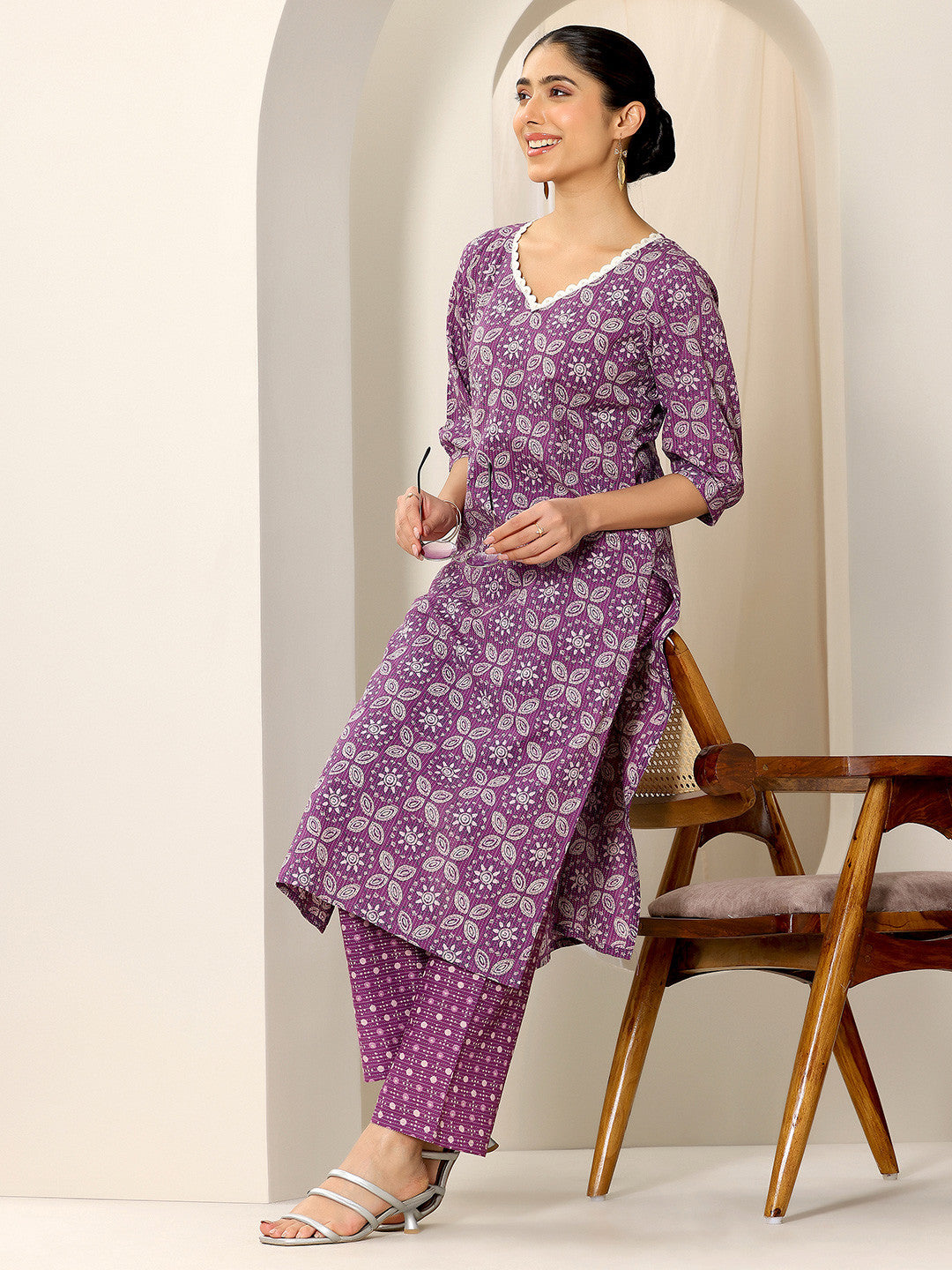 Ethnic Motifs Printed V-Neck Kurta With Trousers