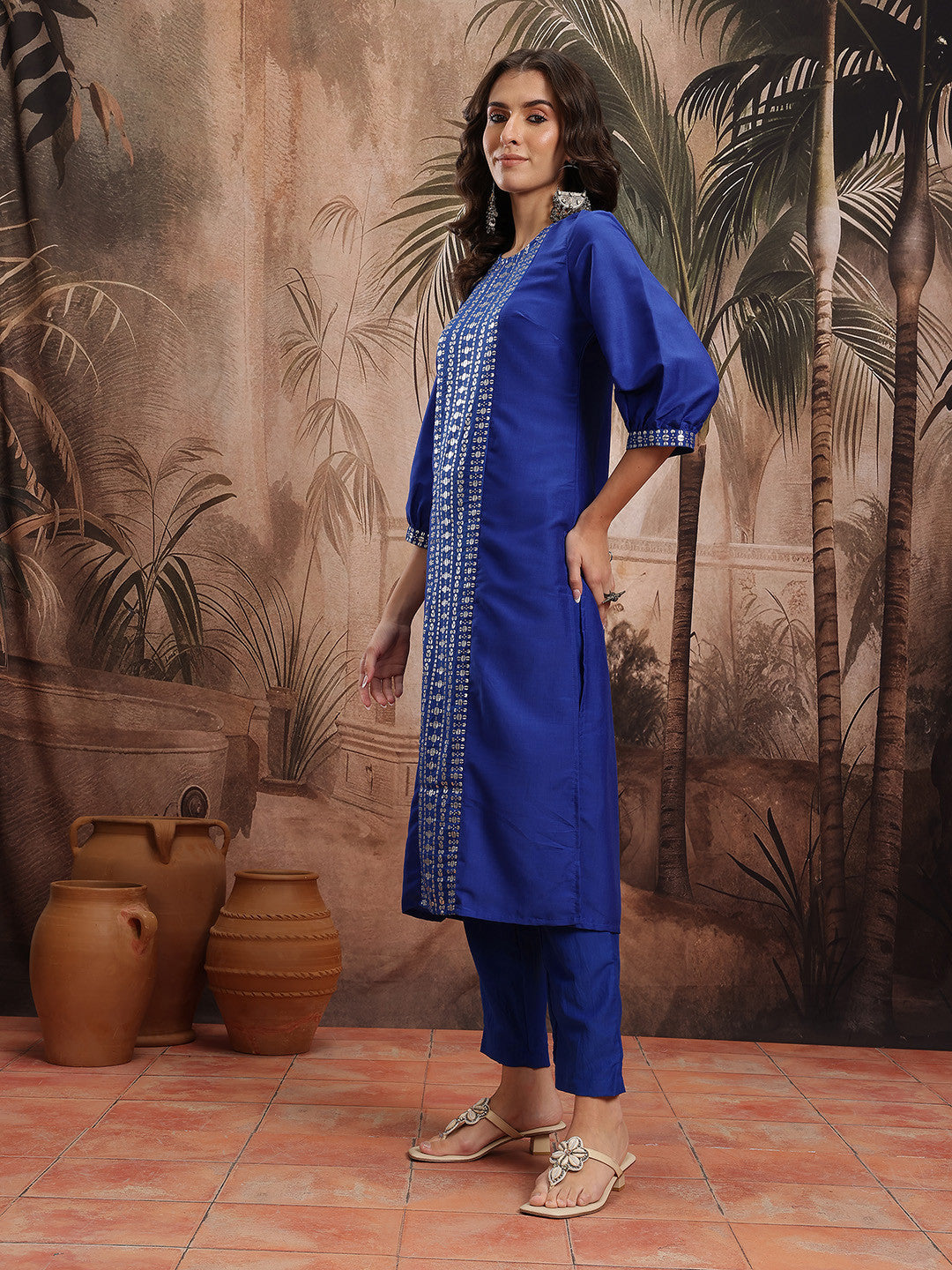 Women Foil Print Kurta with Trousers