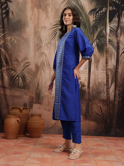 Women Foil Print Kurta with Trousers