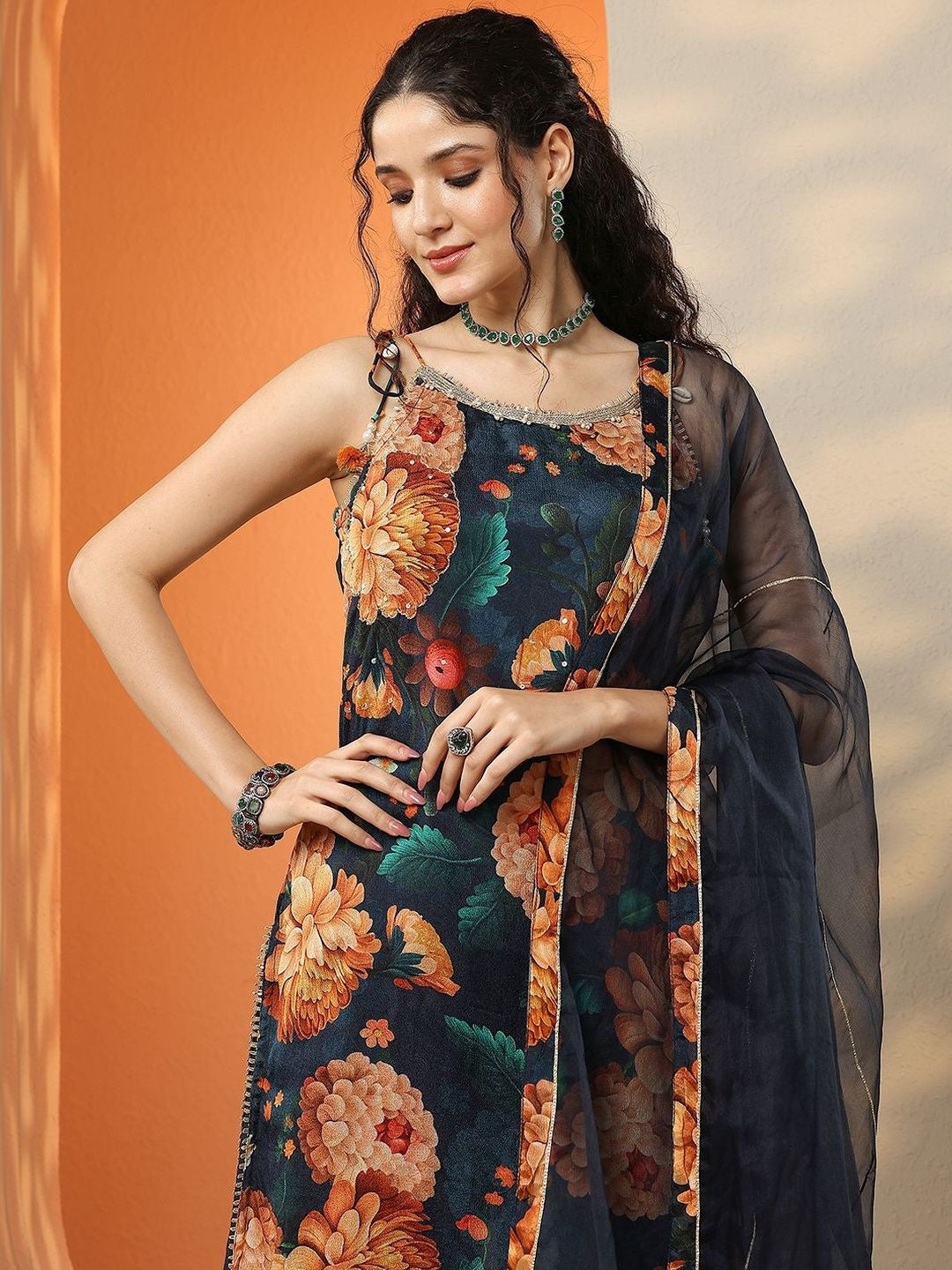 Women Floral Printed Regular Kurta with Trousers & With Dupatta