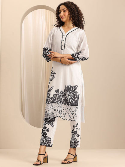Women Floral Printed Kurta with Trousers & With Dupatta