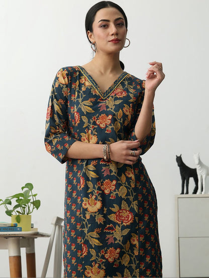 Women Floral Printed Regular Cotton Blend Kurta with Trousers