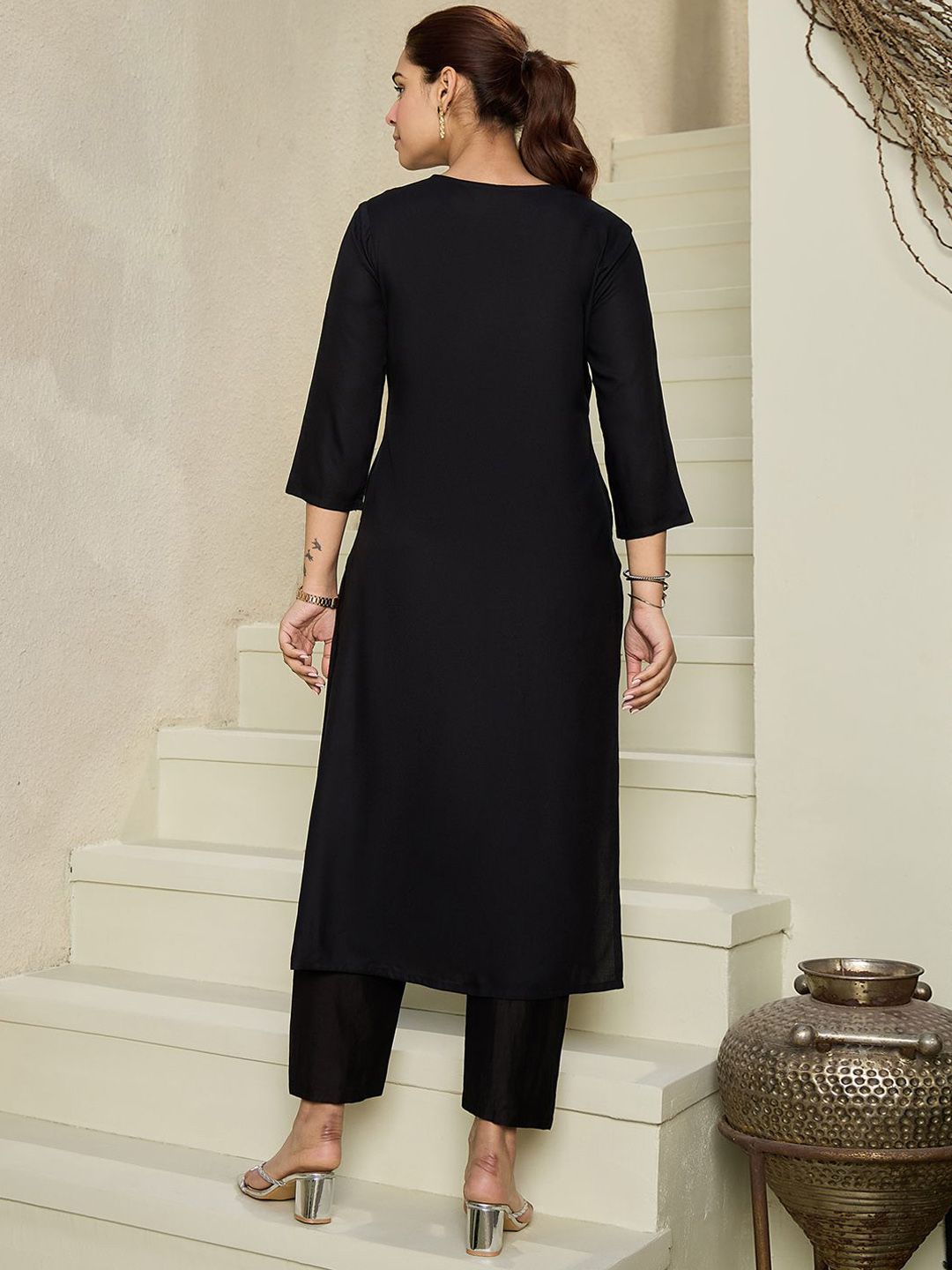 Dhiyona IE Geometric Embroidered V Neck Pure Cotton Kurta
