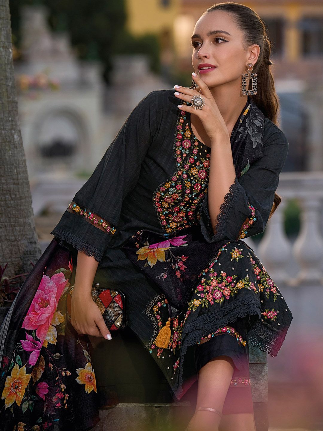 Dhiyona IE Floral Embroidered Regular Thread Work Pure Cotton Straight Kurta Set