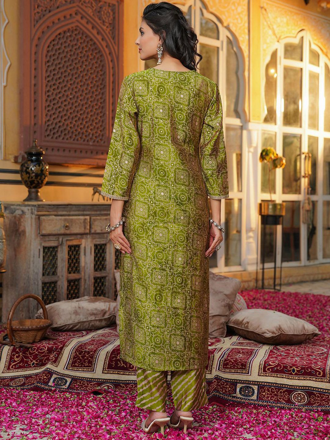 Dhiyona KL Women Ethnic Motifs Printed Regular Thread Work Kurta with Trousers & Dupatta