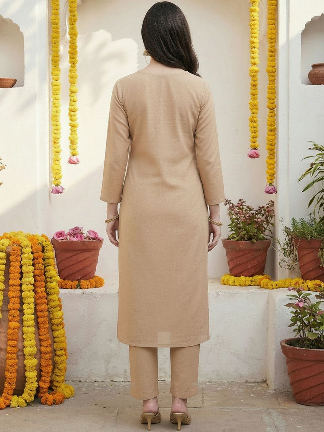 Women Floral Embroidered Regular Thread Work Kurta with Trousers & With Dupatta