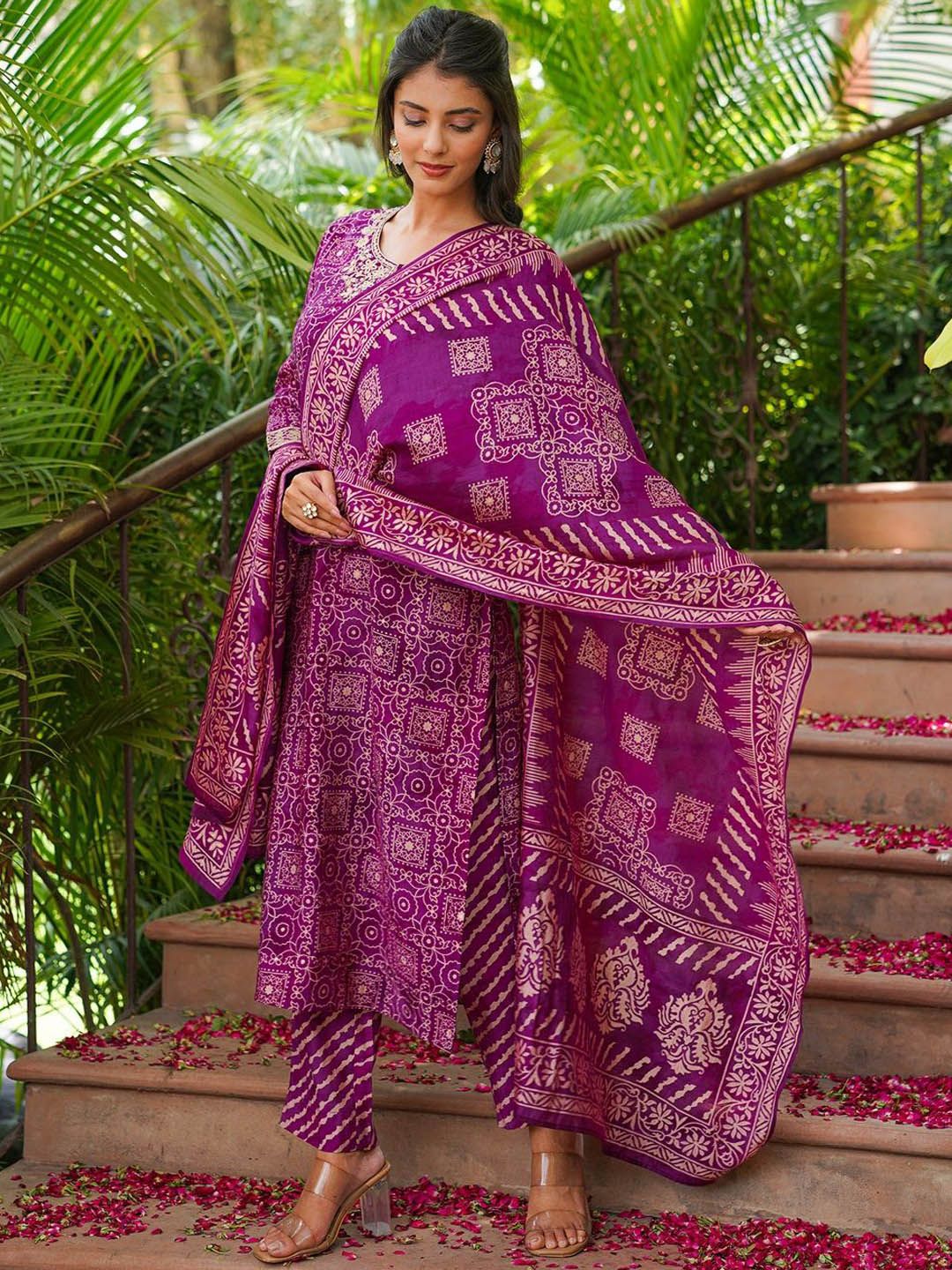 Dhiyona KL Women Ethnic Motifs Embroidered Sequinned Kurta &Trousers With Dupatta