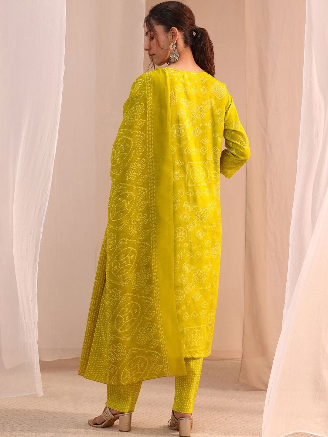 Women Bandhani Printed Regular Thread Work Kurta with Trousers & With Dupatta
