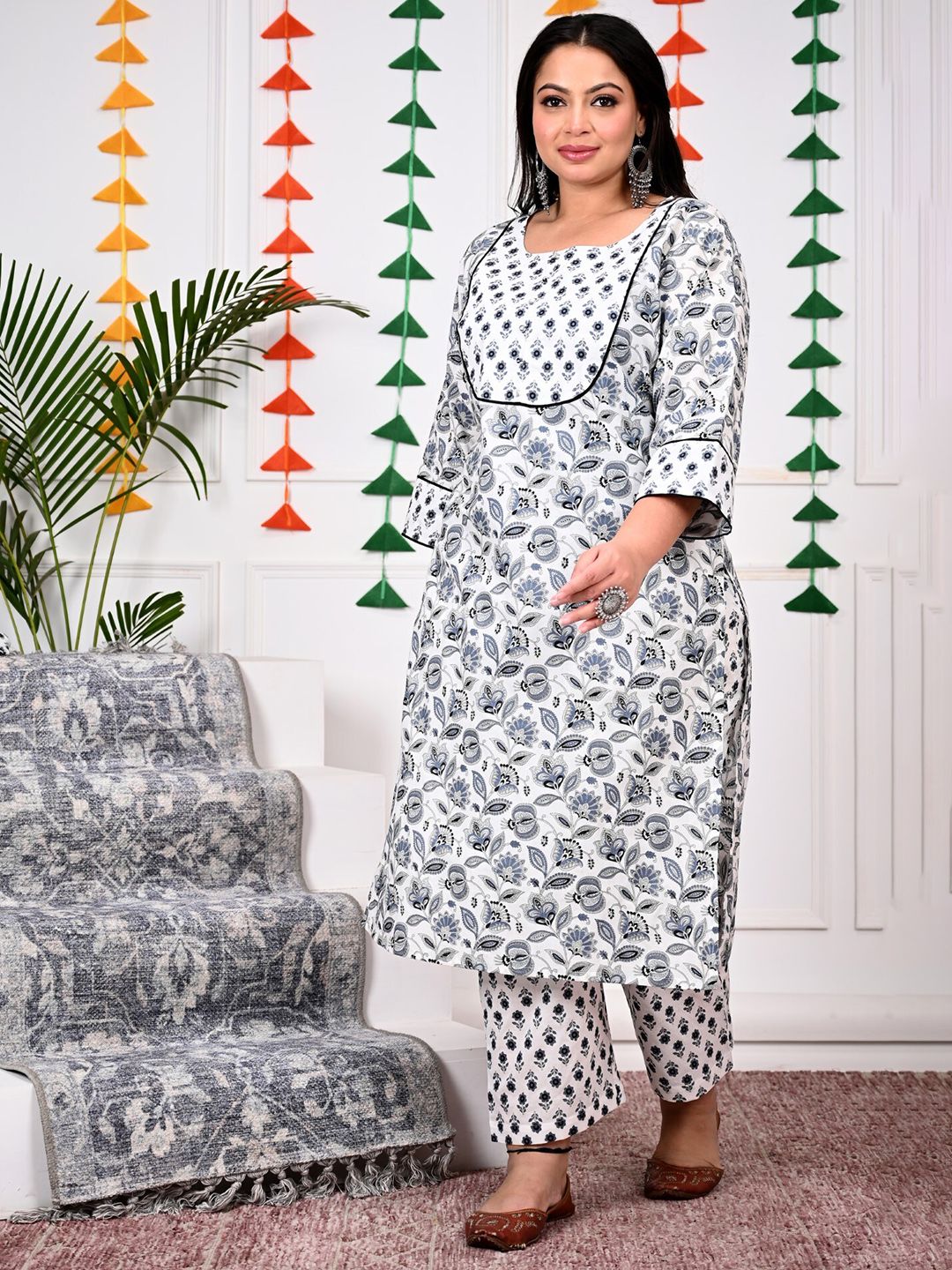 Dhiyona KL Plus Size Floral Printed Pure Cotton Kurta With Trousers & Dupatta