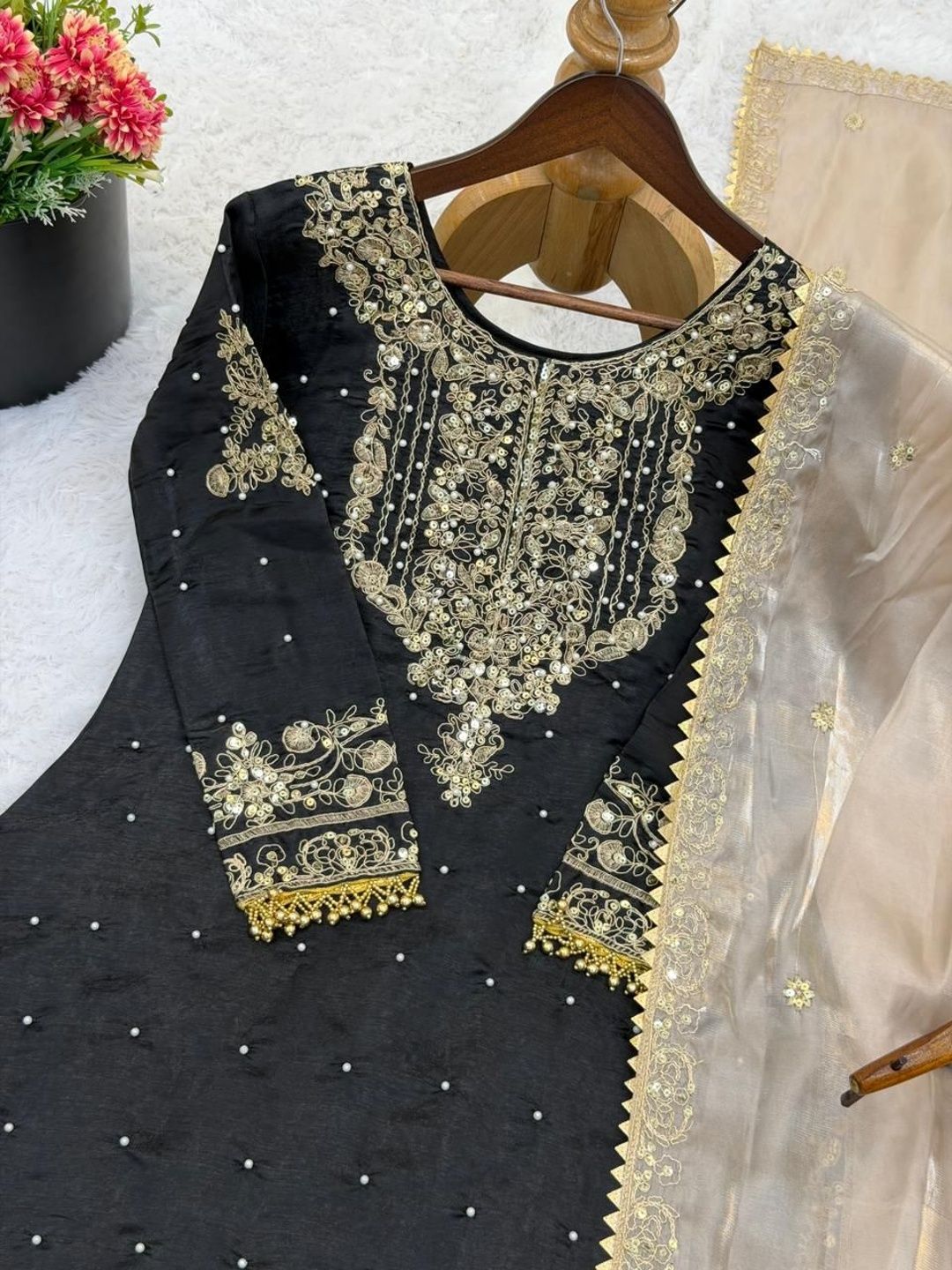 Dhiyona KL Women Ethnic Motifs Embroidered Regular Kurta with Sharara & With Dupatta