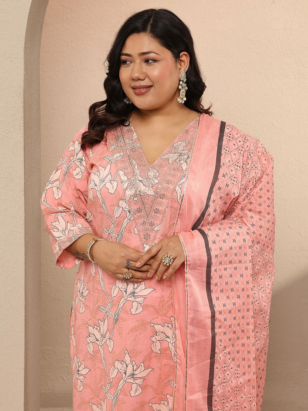 Dhiyona Women's Plus Size Floral Printed Regular Kurta with Trousers & With Dupatta