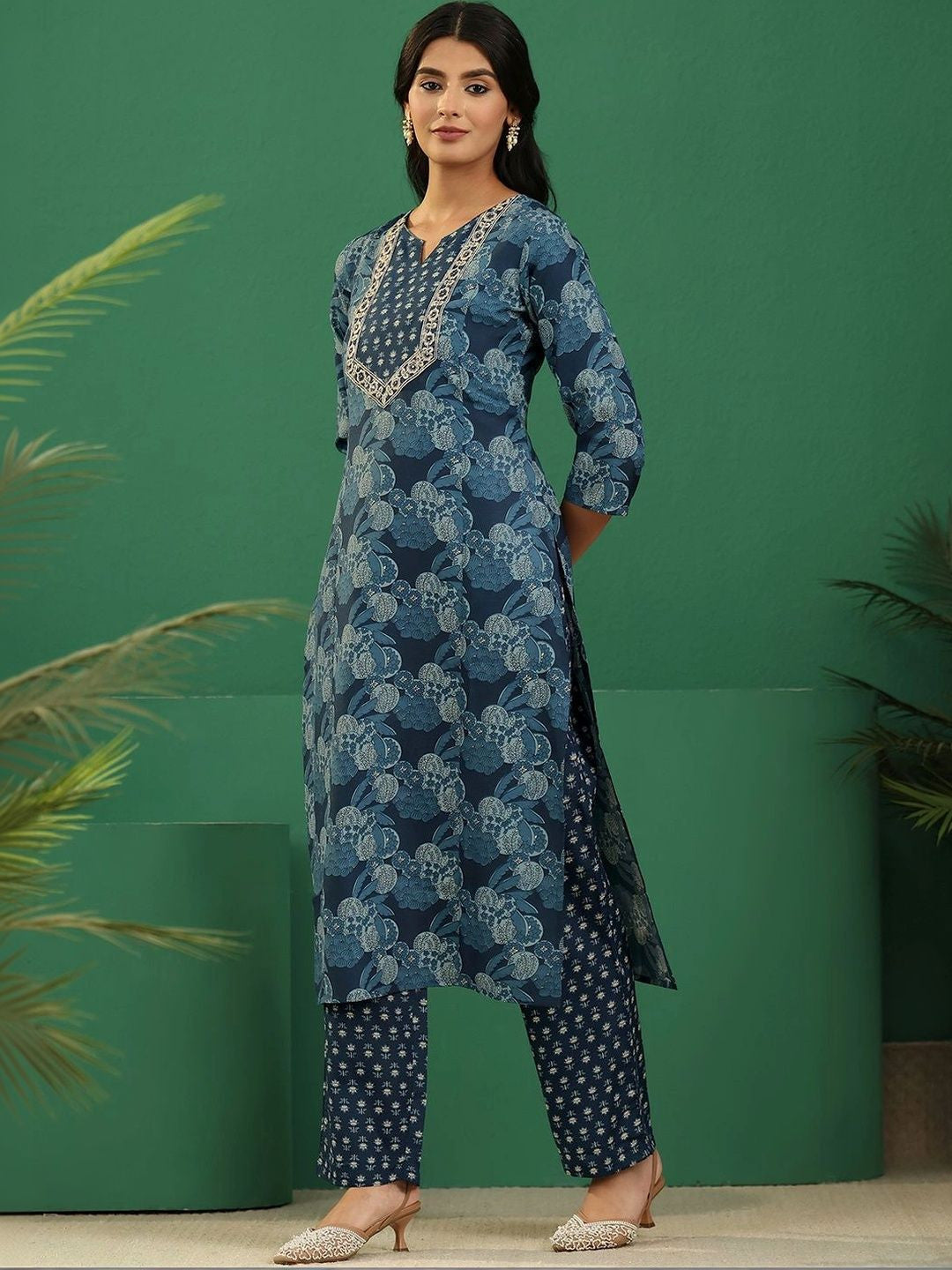 Women Ethnic Motifs Printed Regular Thread Work Kurta with Trousers & With Dupatta