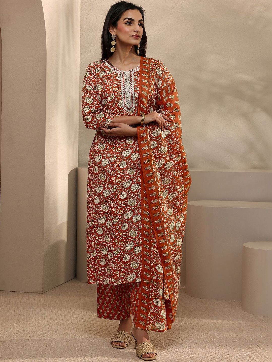 Women Floral Printed Regular Thread Work Kurta with Trousers & With Dupatta