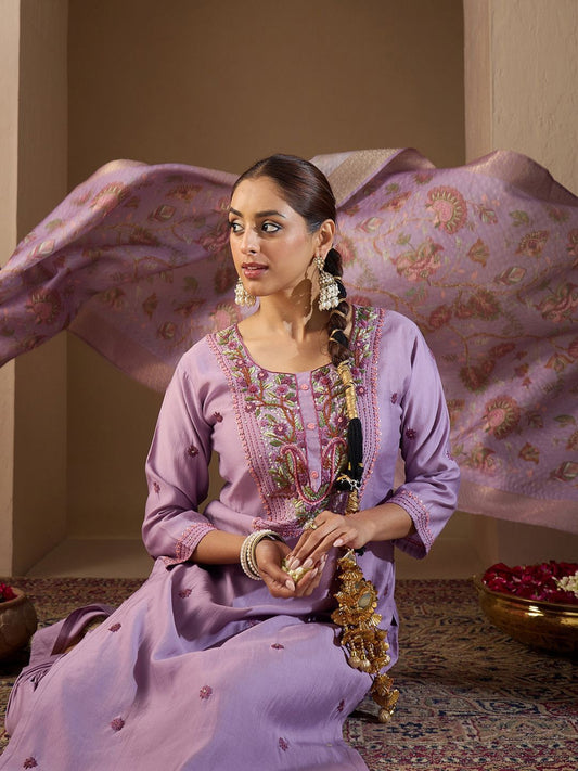 Women Floral Embroidered Regular Thread Work Kurta with Trousers & With Dupatta
