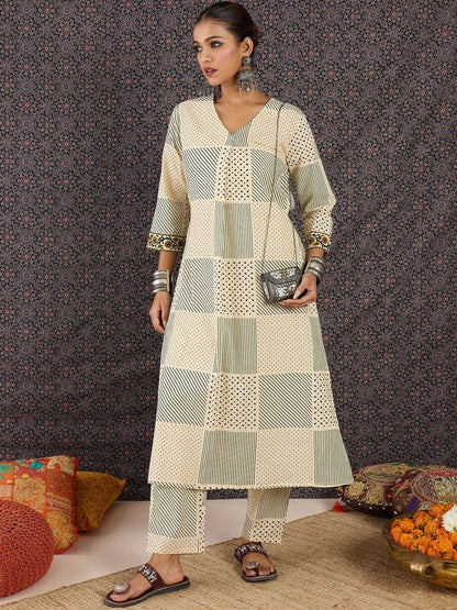 Dhiyona IE Printed V-Neck Three-Quarter Sleeves Pure Cotton Tunic And Trousers
