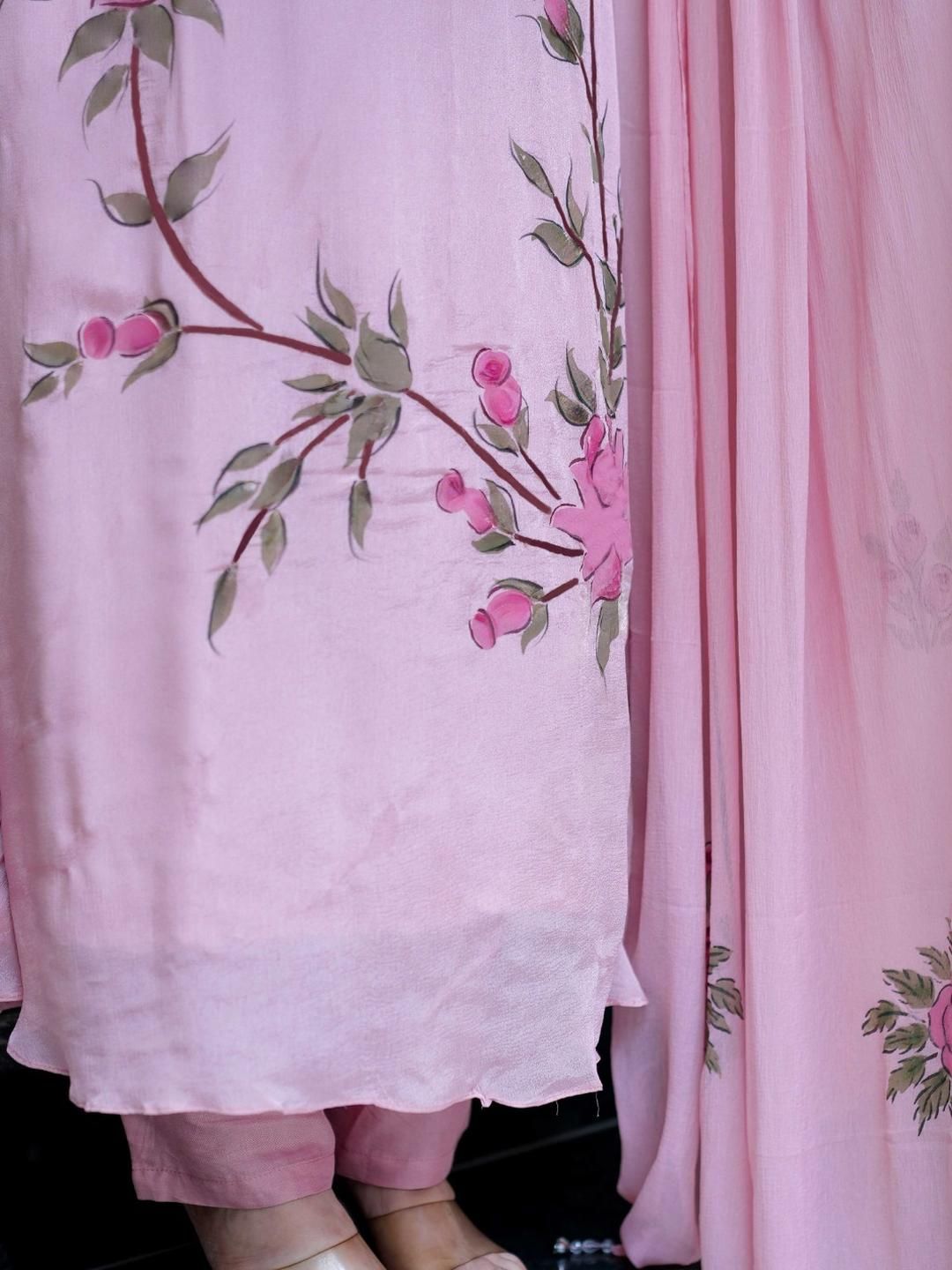 Dhiyona KL Women Pink Silk Chiffon Printed Kurta Sets