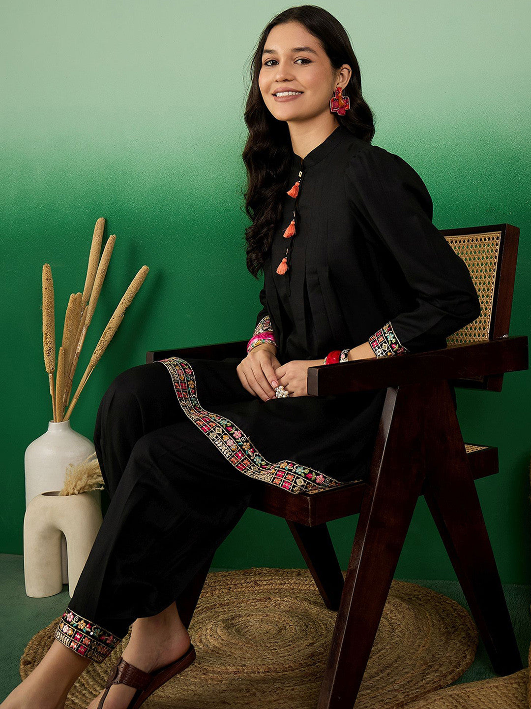 Women Floral Embroidered Kurta with Trousers