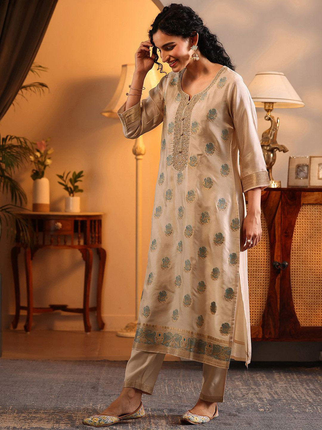 Women Woven Design Regular Thread Work Kurta with Trousers & Dupatta
