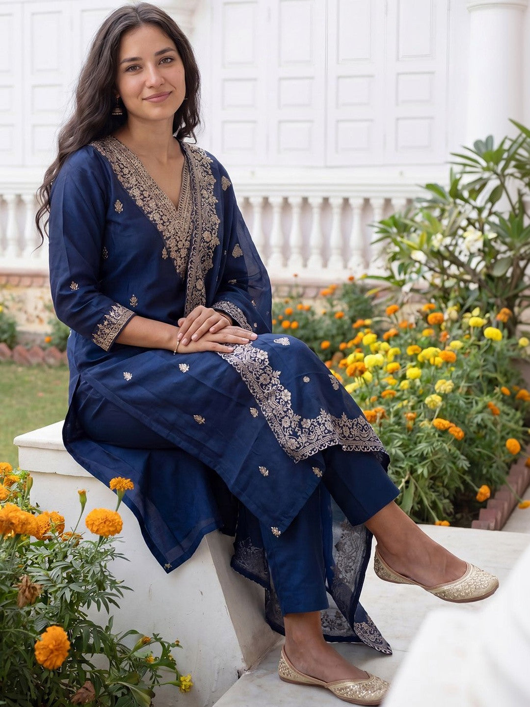 Women Ethnic Motifs Embroidered Regular Thread Work Kurta with Trousers & With Dupatta