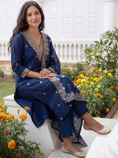 Women Ethnic Motifs Embroidered Regular Thread Work Kurta with Trousers & With Dupatta
