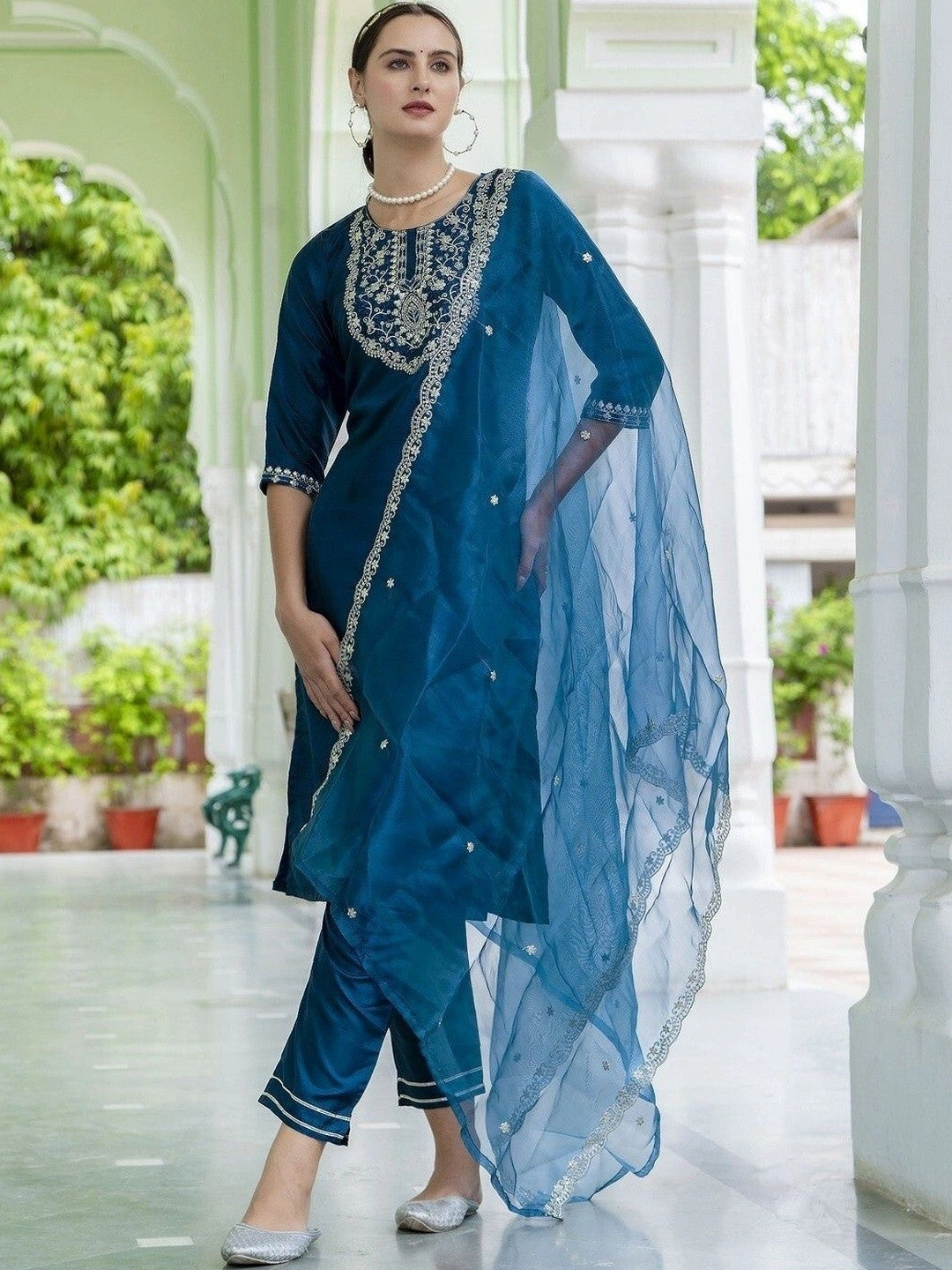 Women Ethnic Motifs Embroidered Regular Thread Work Kurta with Trousers & With Dupatta