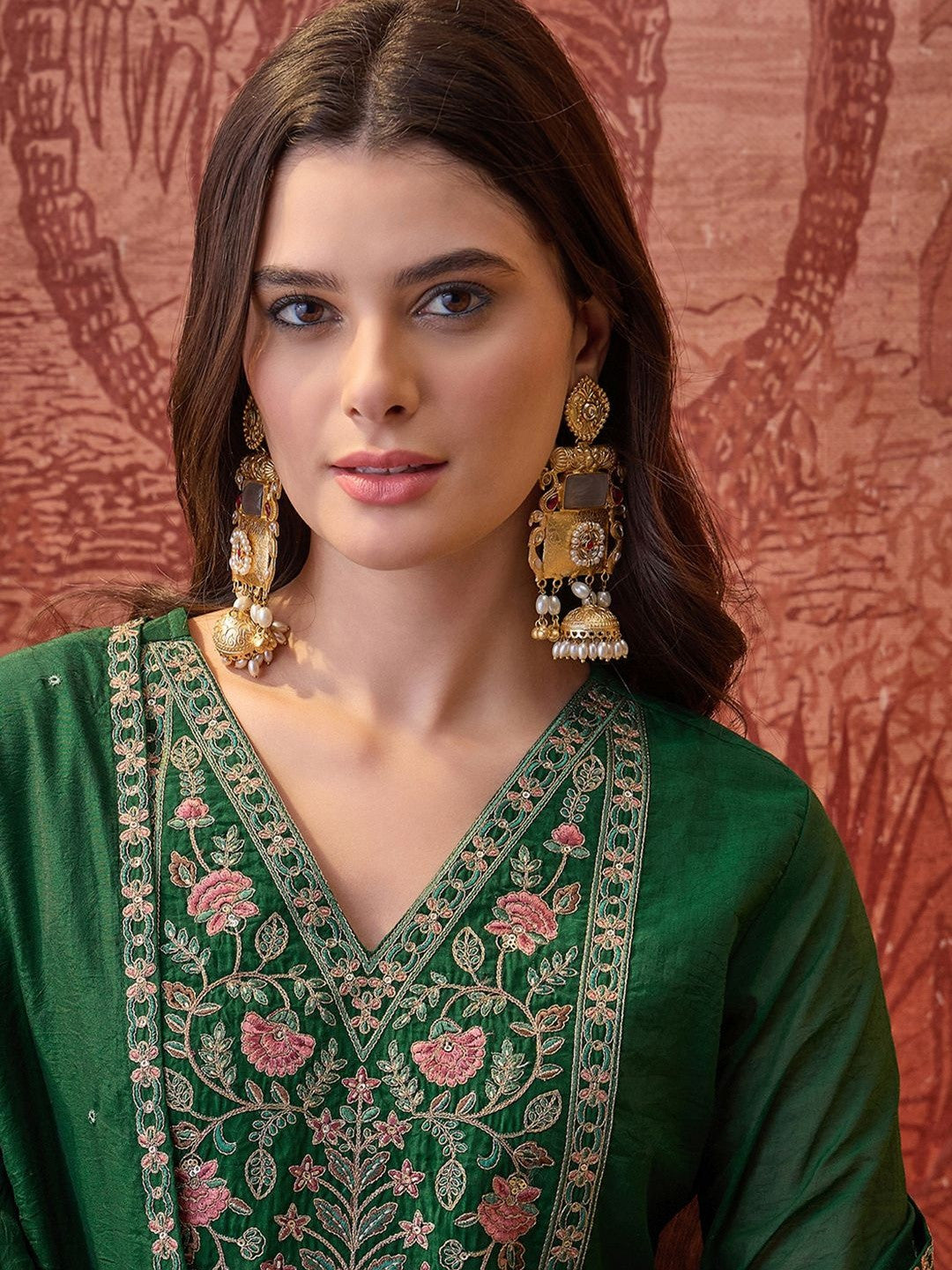 Embroidered V-Neck Kurta & Trousers Kurta Set