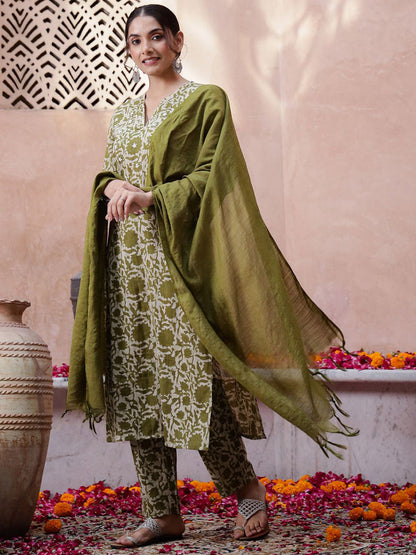 Green Floral Printed Thread Work Pure Cotton Kurta With Trousers And Dupatta
