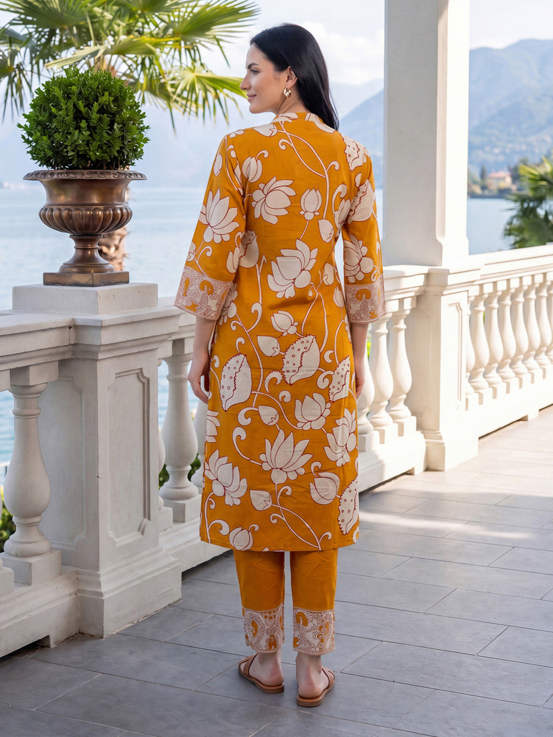 Women Ethnic Motifs Printed Regular Pure Cotton Kurta with Trousers