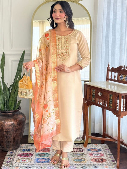 Dhiyona KL Women Floral Embroidered Regular Thread Work Kurta with Trousers & With Dupatta
