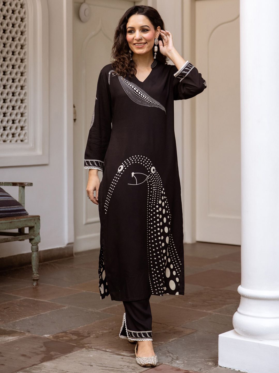 Dhiyona IE Floral Printed Mandarin Collar Straight Kurta With Trousers