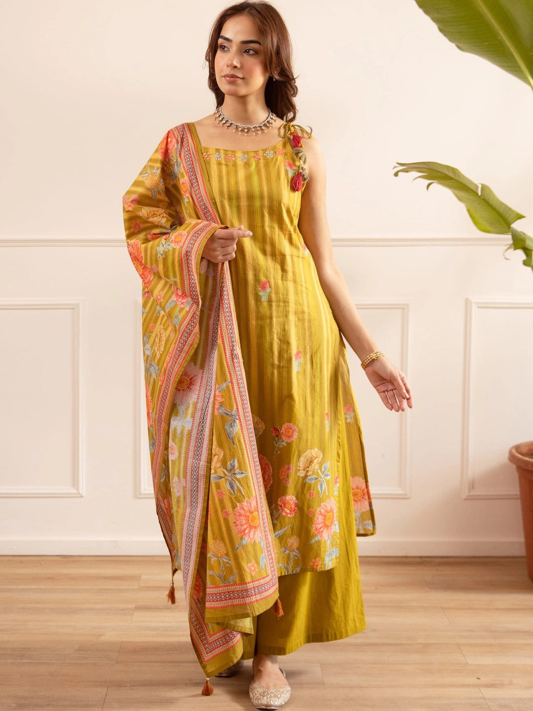 Dhiyona SN Women Floral Printed Regular Thread Work Pure Cotton Kurta with Palazzos & With Dupatta