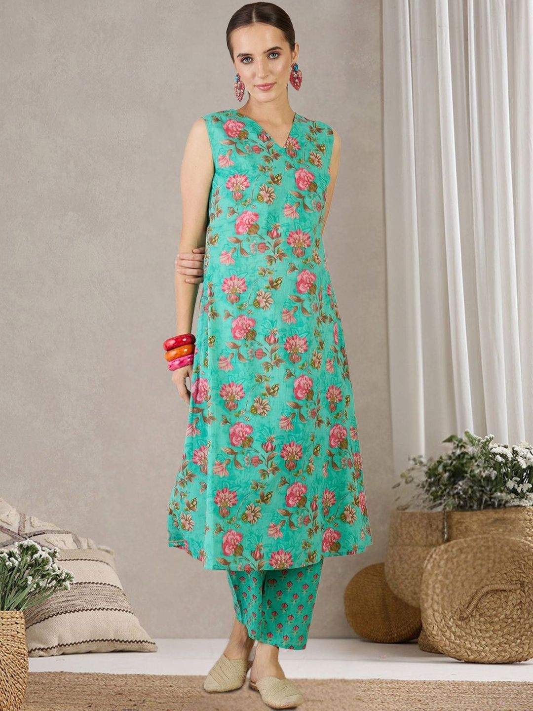 Dhiyona IE Women Floral Printed Regular Pure Cotton Kurta with Trousers