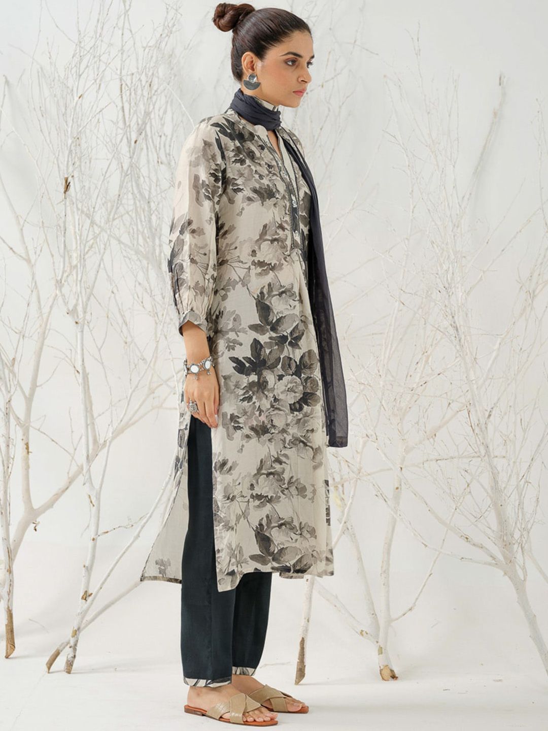 Dhiyona IS Women's Floral Printed Linen Straight Kurta with Trousers & Dupatta