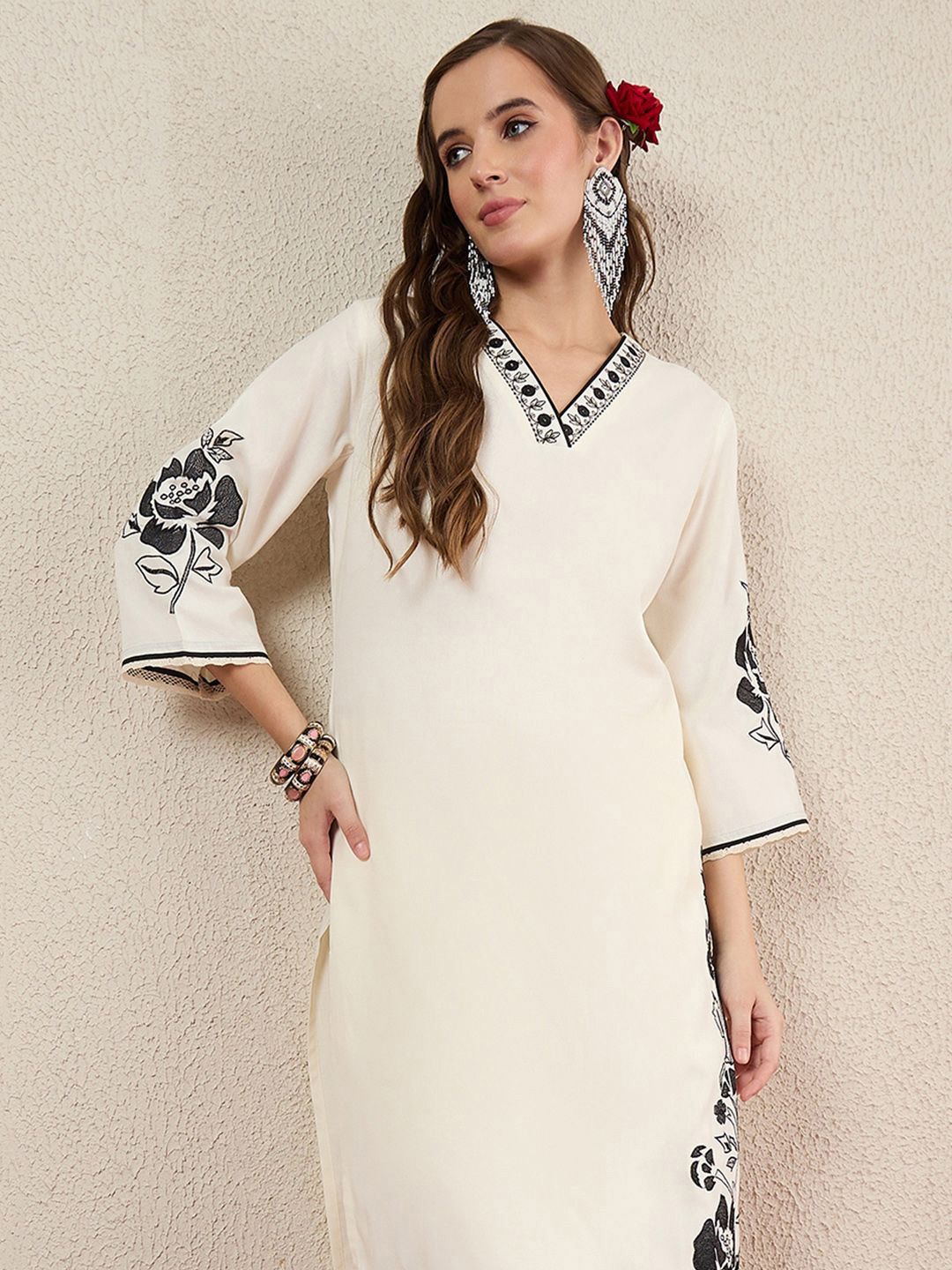Dhiyona IE Women Solid Embroidered Kurta with Trousers